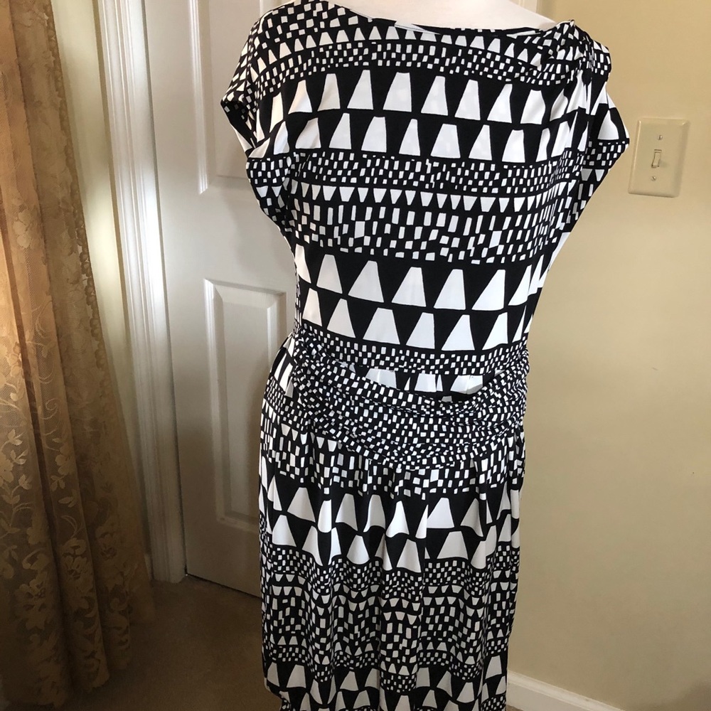 Vince Camuto dress size Medium
